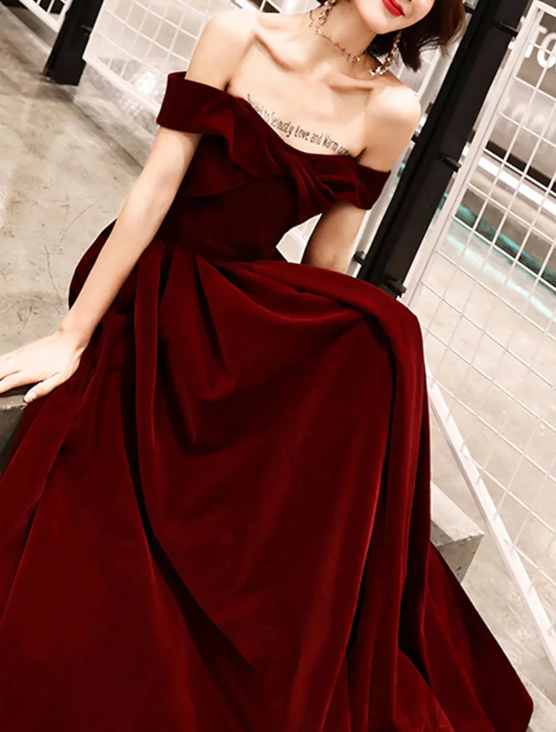 A-Line Evening Gown Elegant Dress Wedding Guest Ankle Length Short Sleeve Off Shoulder Velvet with Sleek