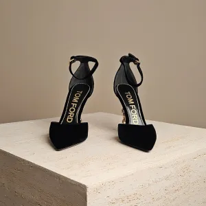 Chain Trimmed Velvet Black Pump