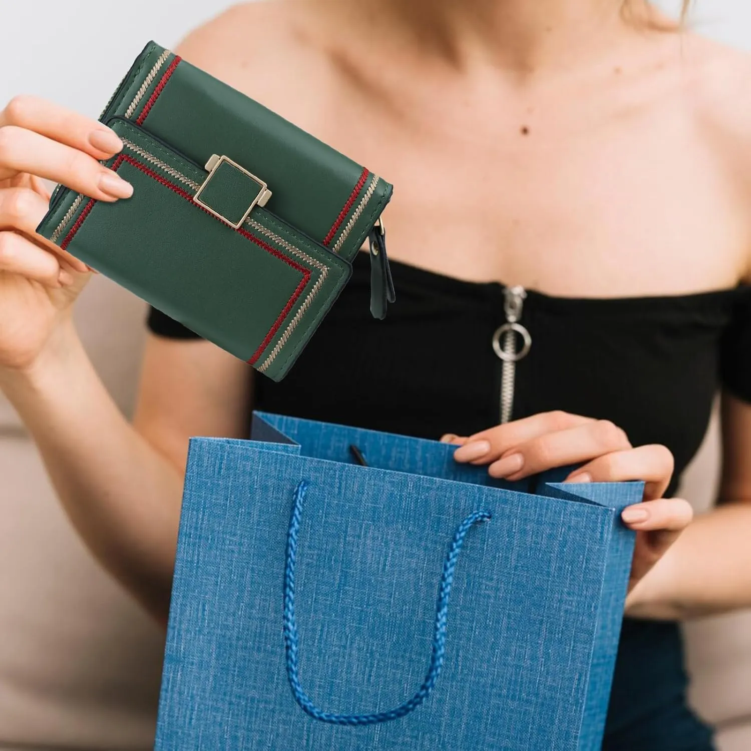 Dark Green Wallet for Women and Ladies Small Cute Leather Coin Purse with Minimalist Design Credit Card Holder and ID Window Kawaii Travel Cash Wallet for Ladies
