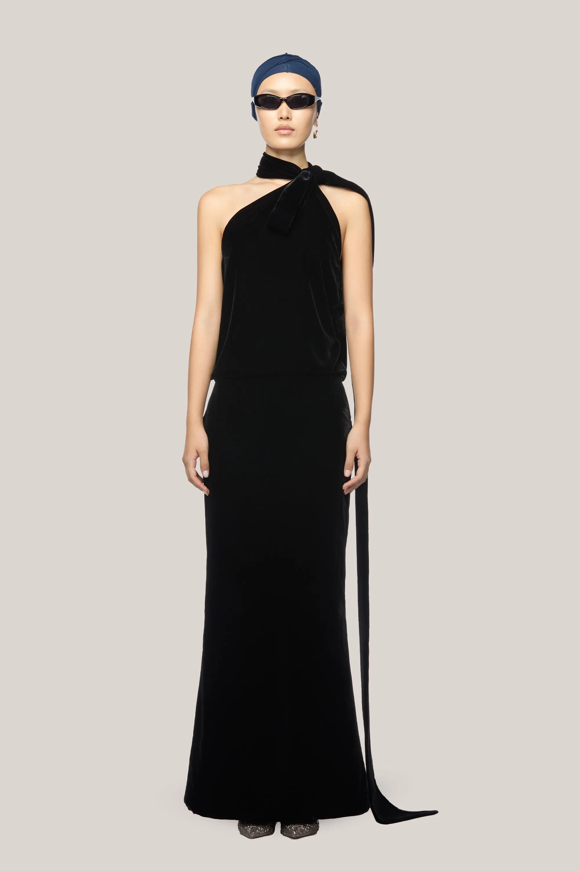 DAS LA VIE • Black Ellen Blouson Scarf Neck Velvet Floor Length Dress
