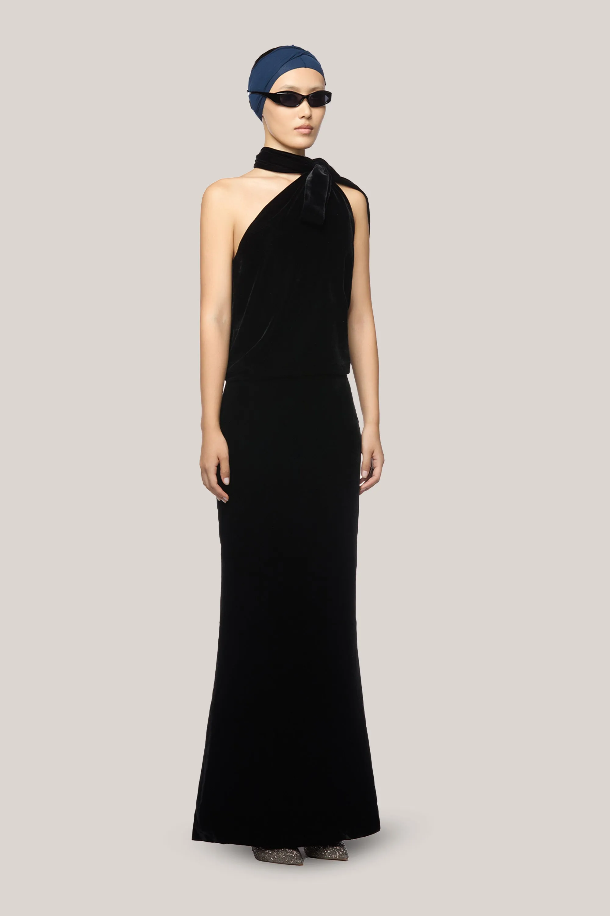 DAS LA VIE • Black Ellen Blouson Scarf Neck Velvet Floor Length Dress