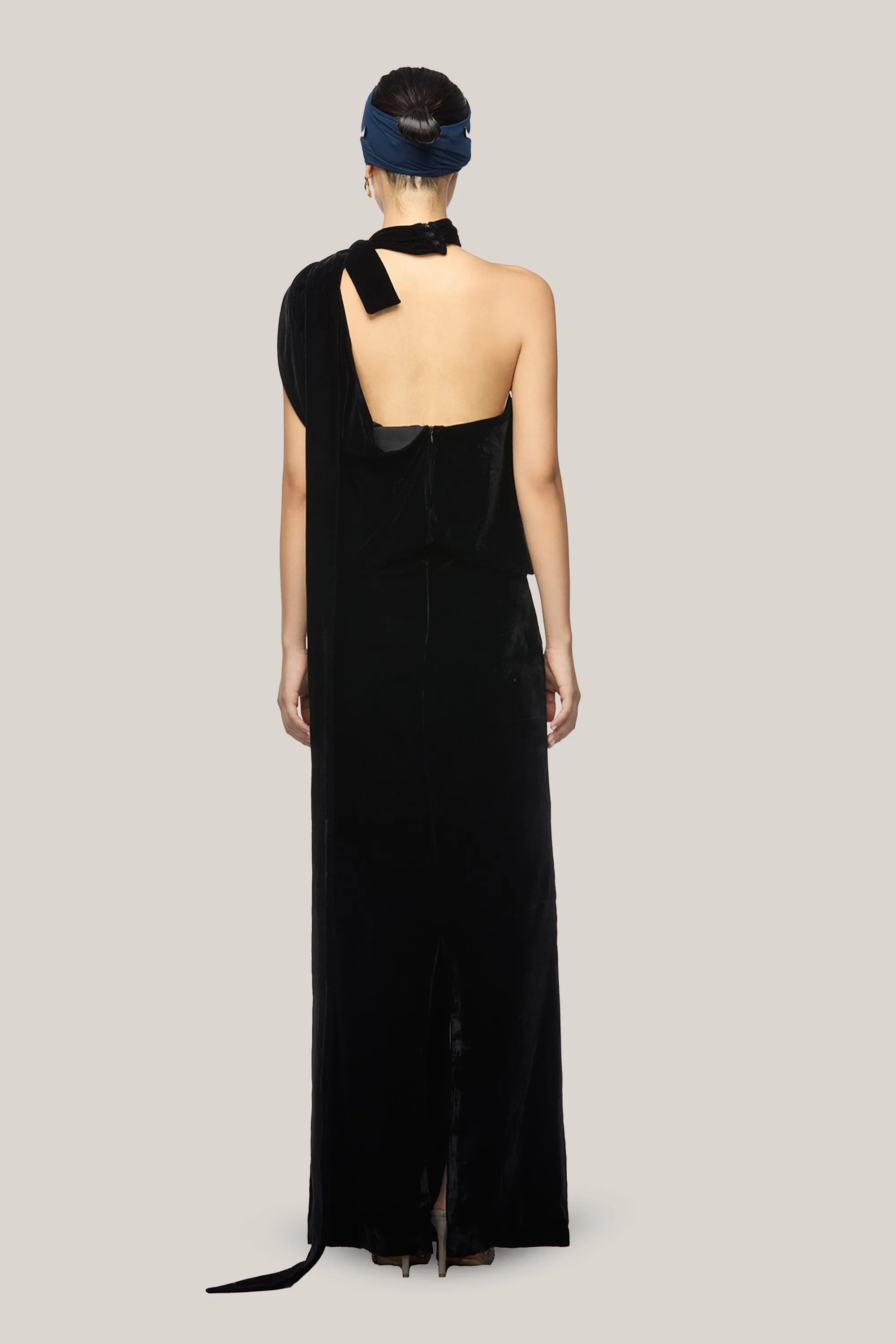 DAS LA VIE • Black Ellen Blouson Scarf Neck Velvet Floor Length Dress