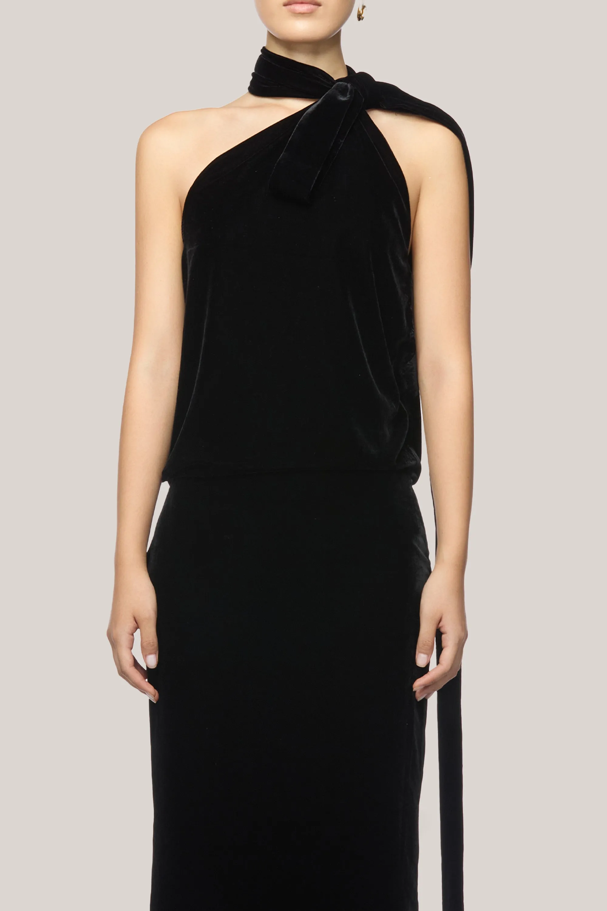 DAS LA VIE • Black Ellen Blouson Scarf Neck Velvet Floor Length Dress