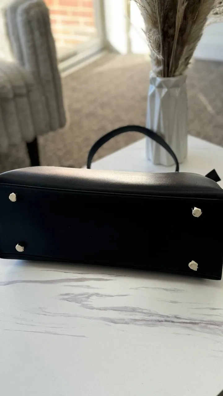 “Executive Chic” — Genuine Leather Bag