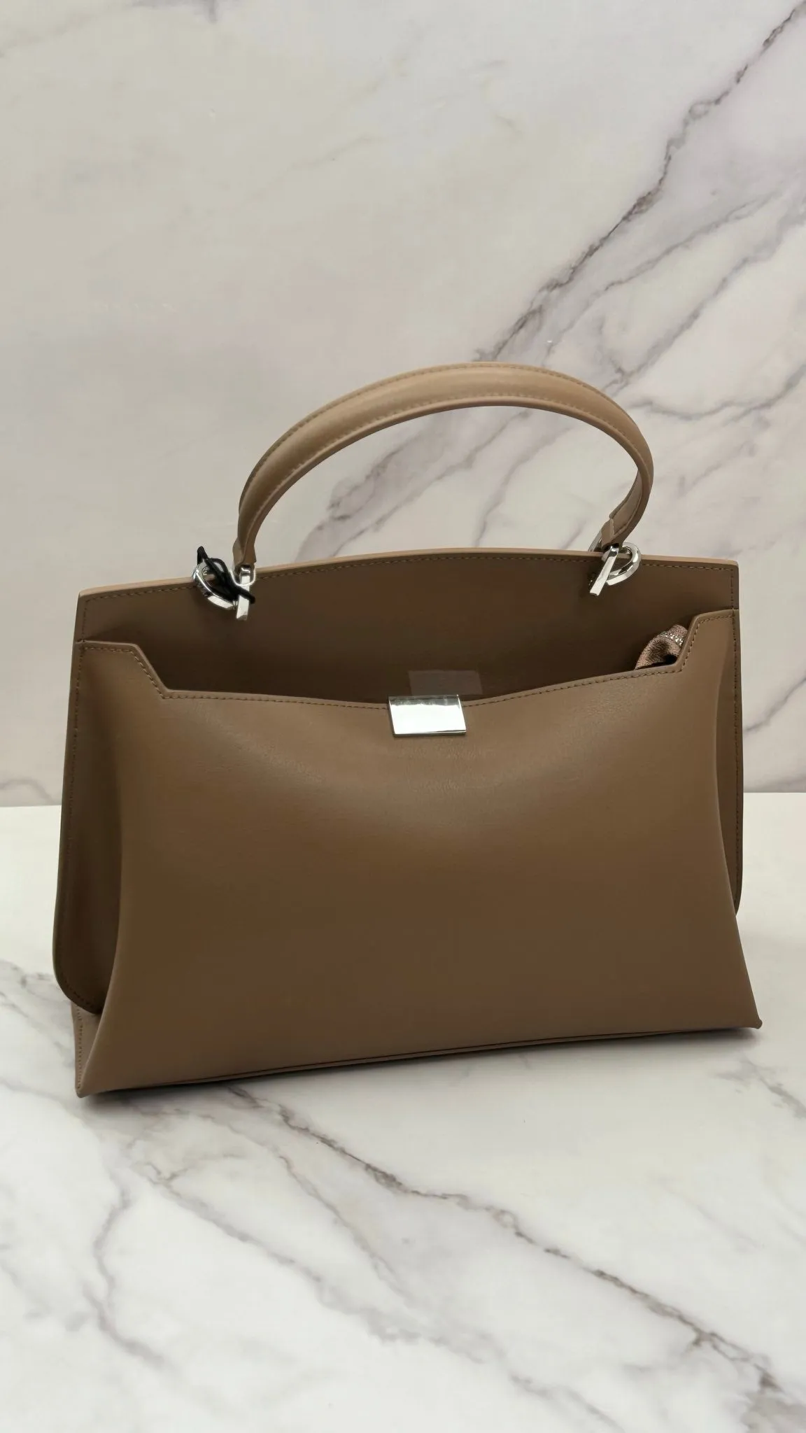 “Executive Chic” — Genuine Leather Bag