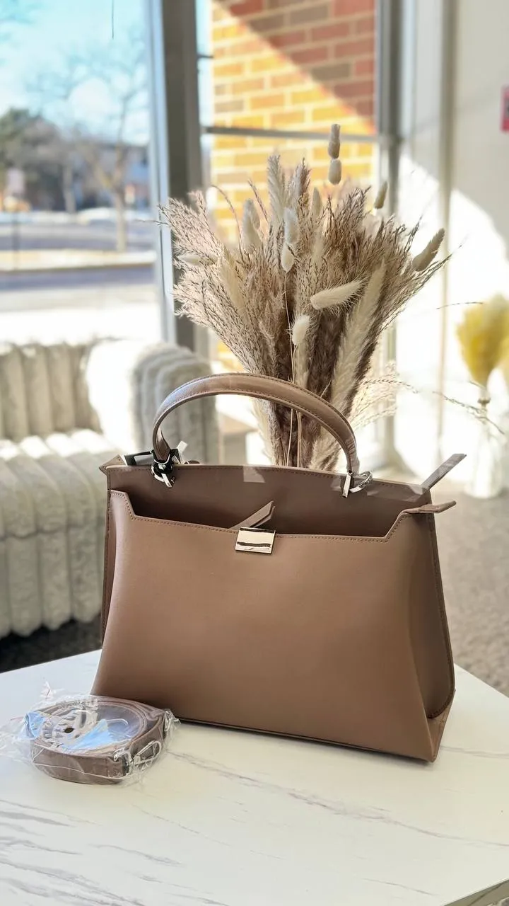 “Executive Chic” — Genuine Leather Bag