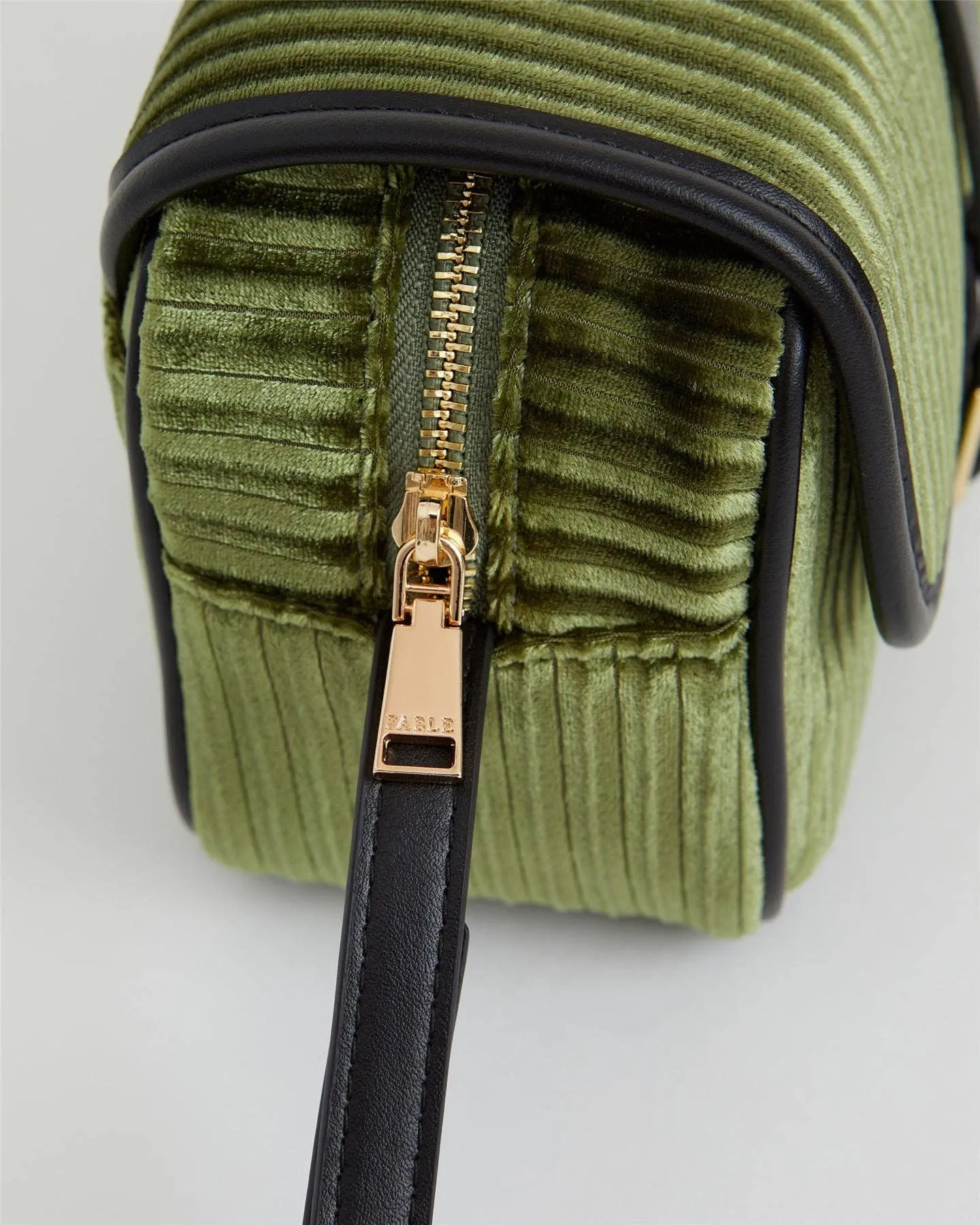 Fable Vivianne Velvet Camera Bag - Jade Green