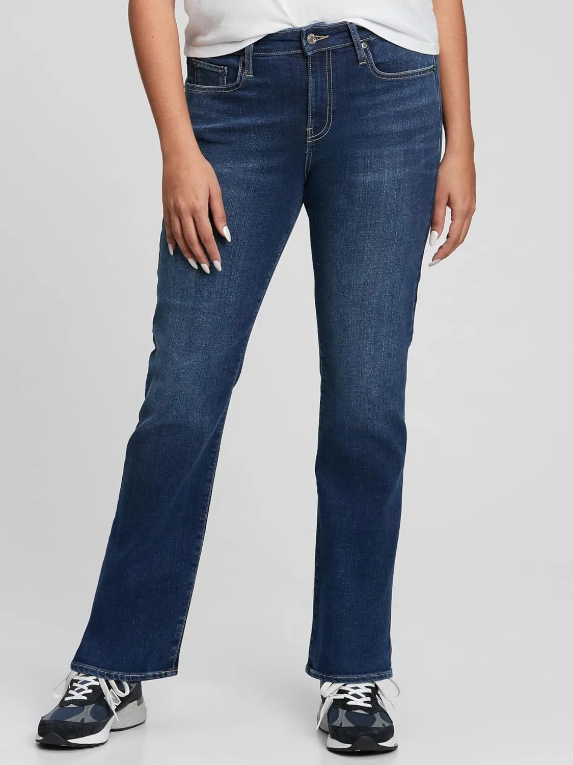 GAP Women's Classic Straight Fit Denim Jeans