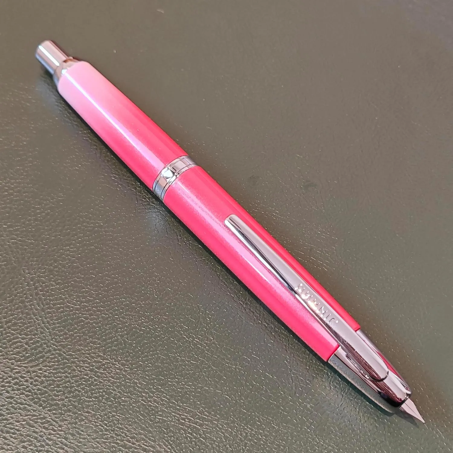 JH10 Press Fountain Pen Fine Nib with Velvet bag, Retractable Nib Calligraphy Ink Pen with Converter Writing (Gradient Red)