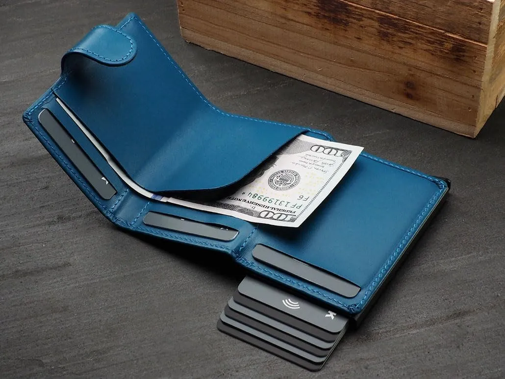 PULARYS Mini Wallet SOLO- Credit Card Holder Made of Italian Leather - RFID blocking - Up to 9 Card Slots - Coin Pocket - For Men and Women - Classic Design