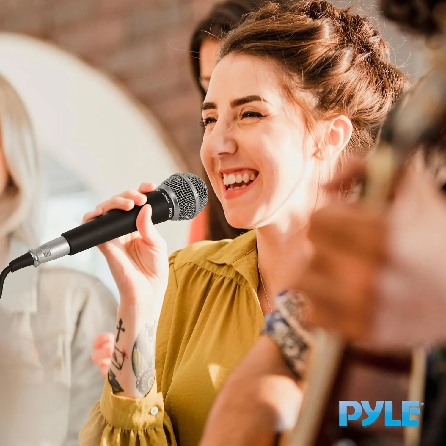 Pyle Handheld Microphone PDMIC58 - Dynamic Moving Coil Cardioid Unidirectional Includes 15ft XLR Audio Cable to 1/4'' Audio Connection