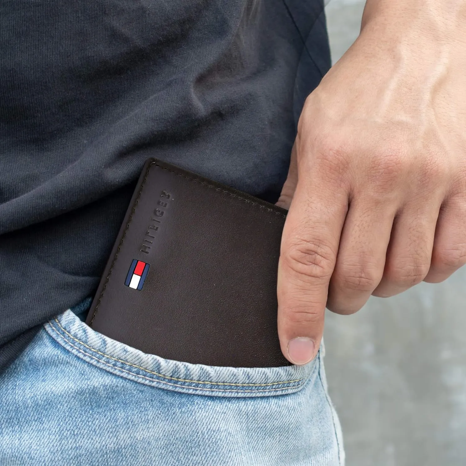 Tommy Hilfiger Men's Leather Wallet – Slim Bifold with 6 Credit Card Pockets and Removable ID Window