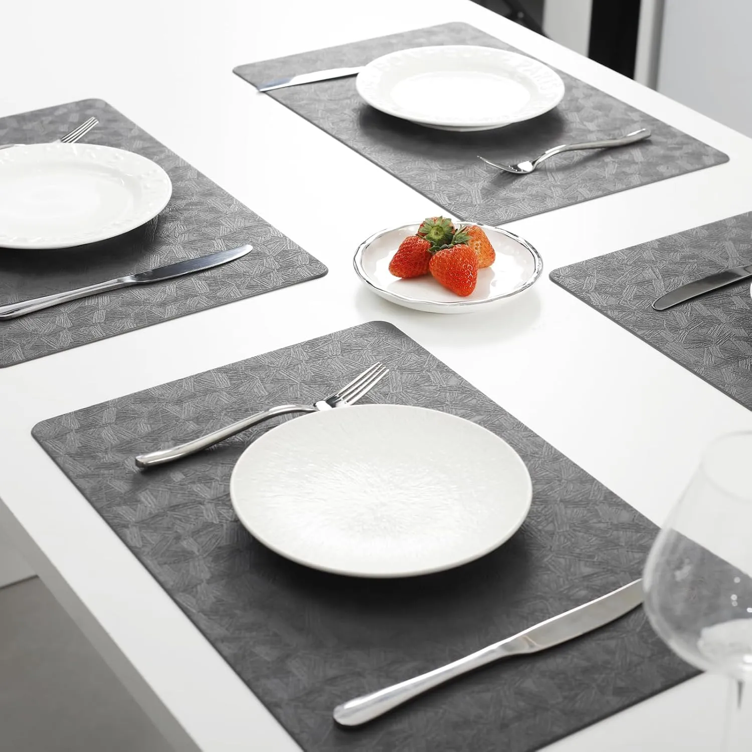 Vinyl Placemats Set of 4 100% Waterproof Oilproof PU Place Mats Heat Resistant Reversible Wipeable Faux Leather Table Mats for Dining Indoor/Outdoor and Kitchen(4, Gray)