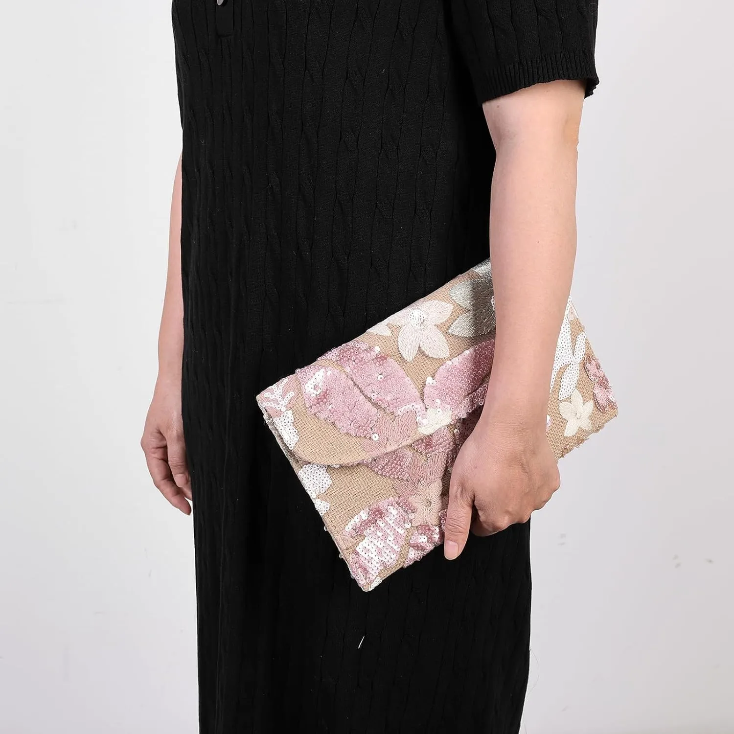 Women’s Straw Clutch Bag with Floral Embroidery and Sequins Elegant Evening Purse for Wedding Travel