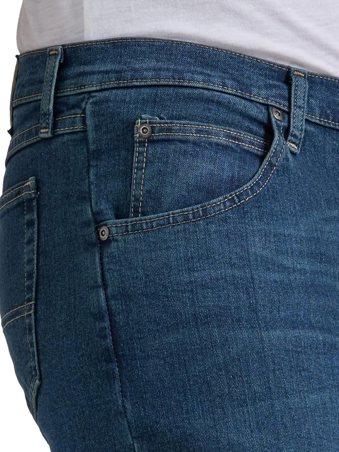 Wrangler Authentics Men's Classic 5-Pocket Relaxed Fit Flex Jean