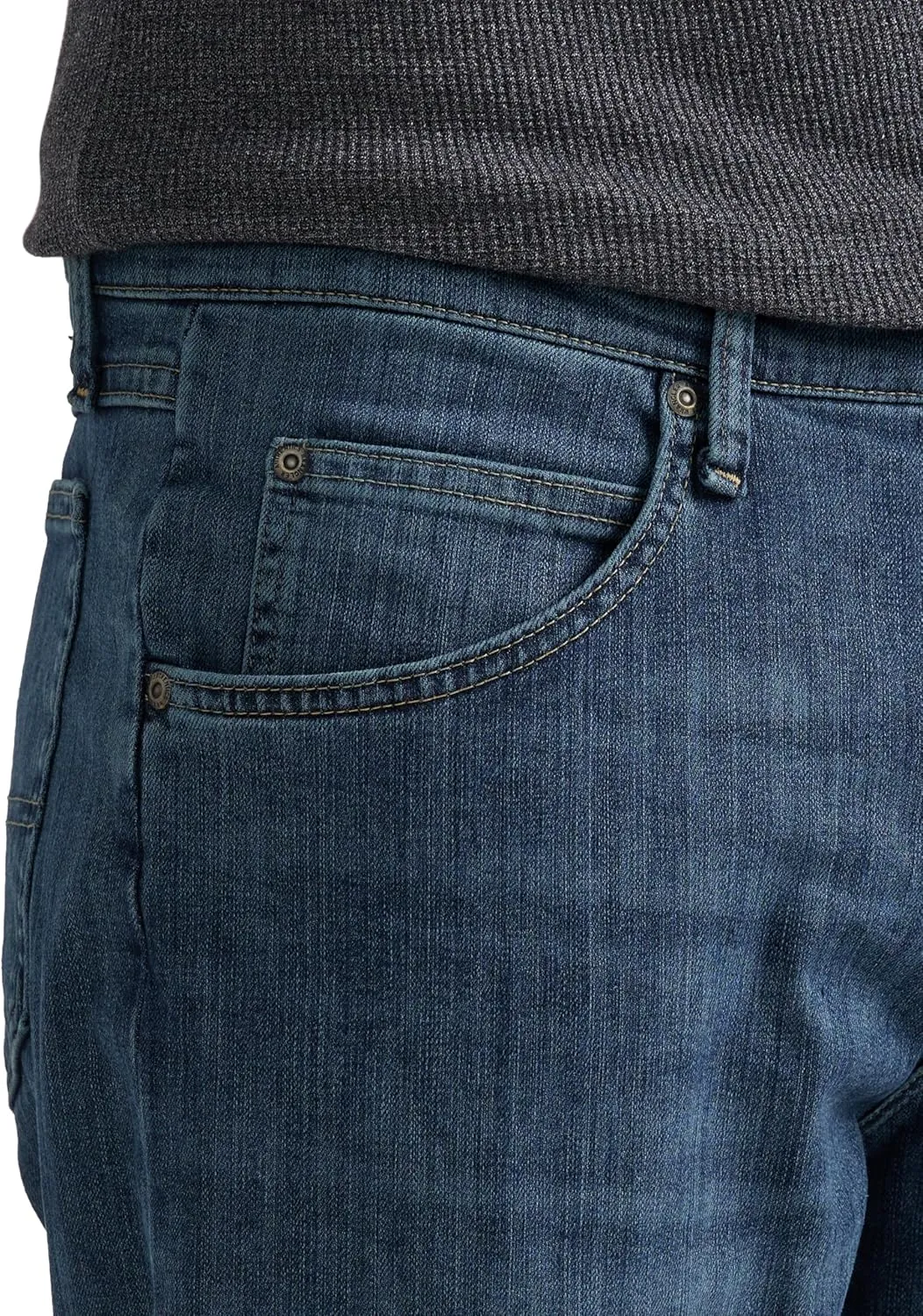 Wrangler Authentics Men's Classic 5-Pocket Relaxed Fit Flex Jean