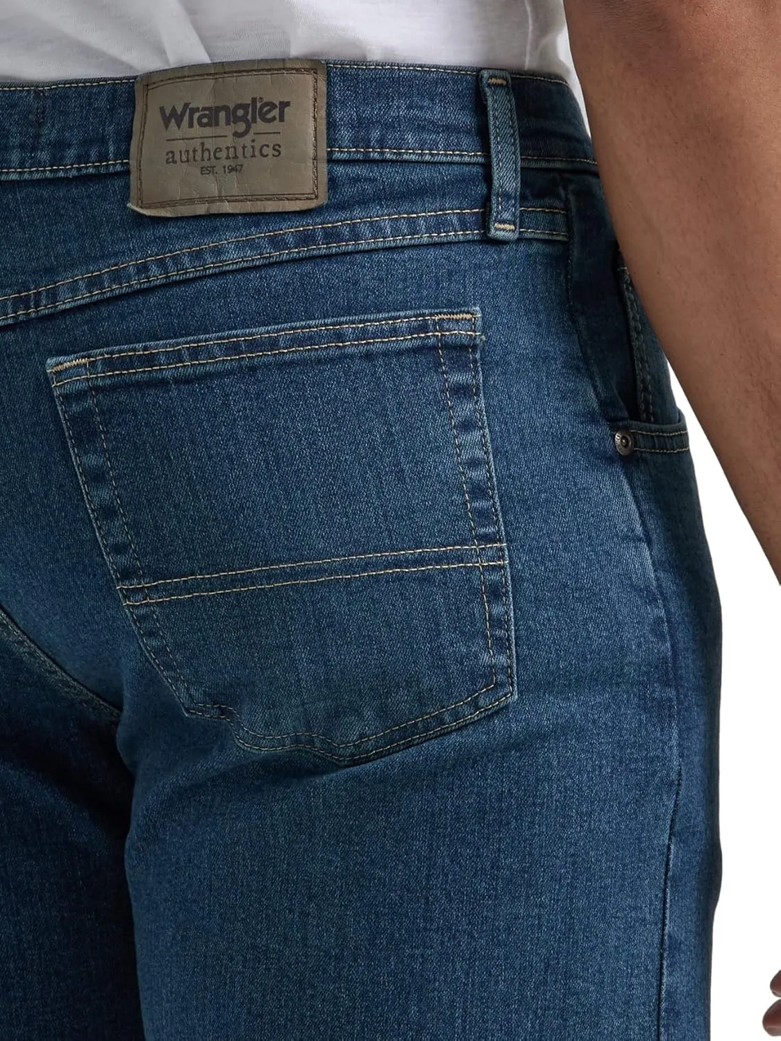 Wrangler Authentics Men's Classic 5-Pocket Relaxed Fit Flex Jean
